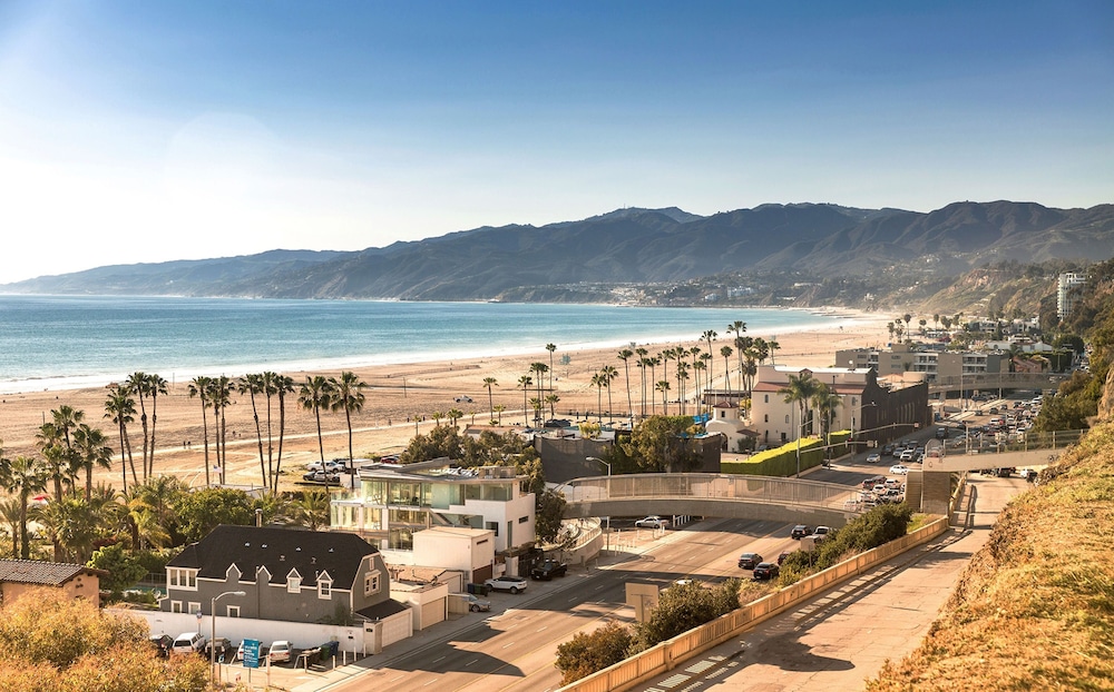 The Beverly Hilton — Attractions in the area in Beverly Hills, California