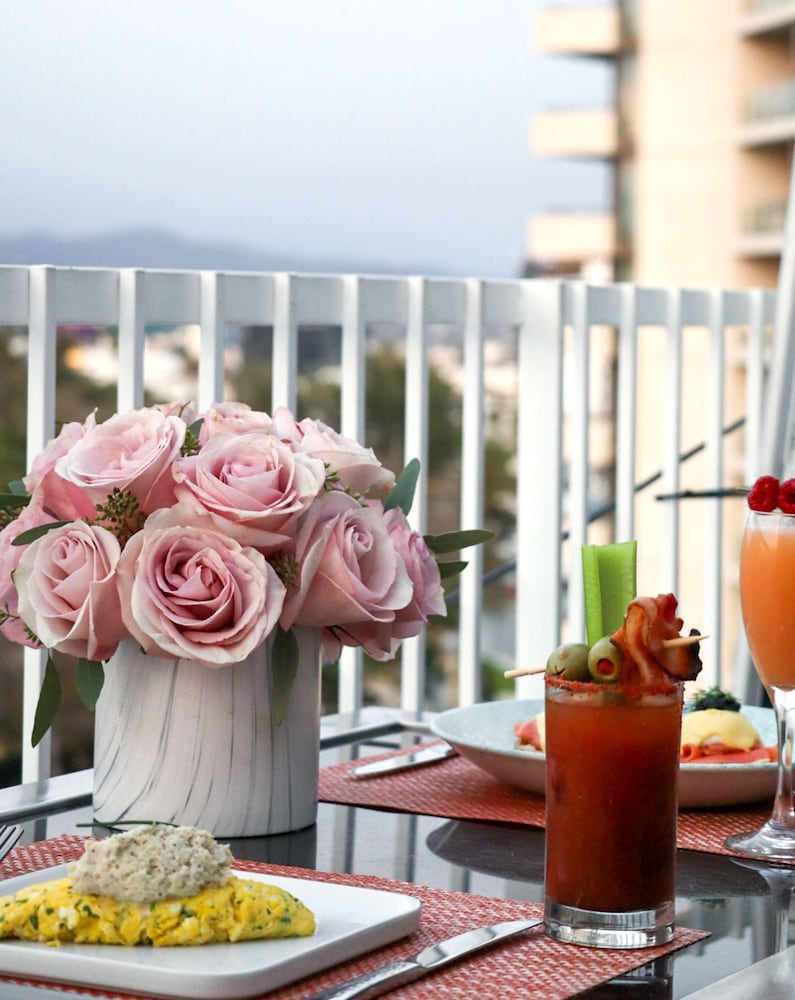 The Beverly Hilton — Restaurant & bars in Beverly Hills, California