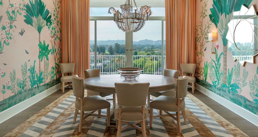 The Beverly Hilton — Restaurant & bars in Beverly Hills, California