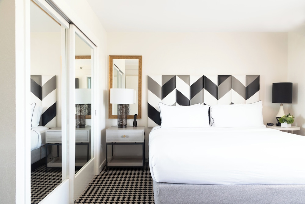 Chamberlain West Hollywood — Hotel rooms in West Hollywood, California
