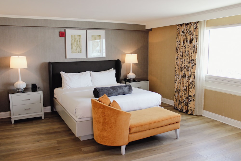 The Commerce Casino & Hotel — Hotel rooms in Los Angeles, California