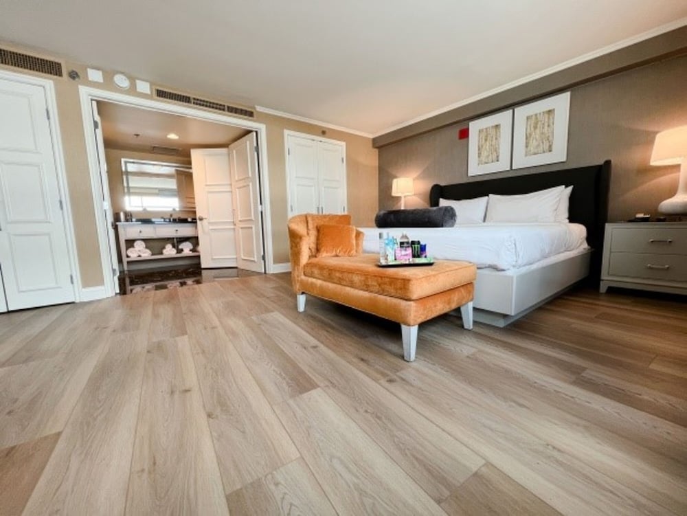 The Commerce Casino & Hotel — Hotel rooms in Los Angeles, California