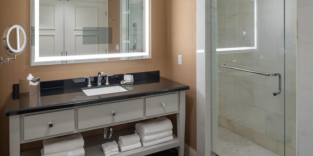 The Commerce Casino & Hotel — Hotel rooms in Los Angeles, California