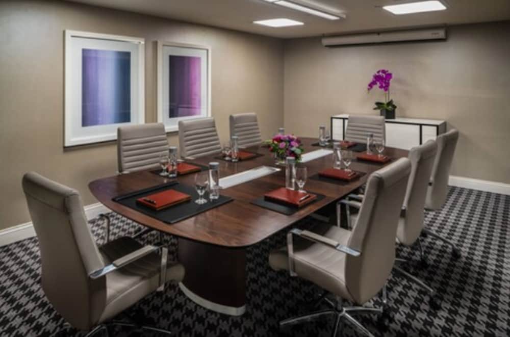 The Commerce Casino & Hotel — Hotel rooms in Los Angeles, California