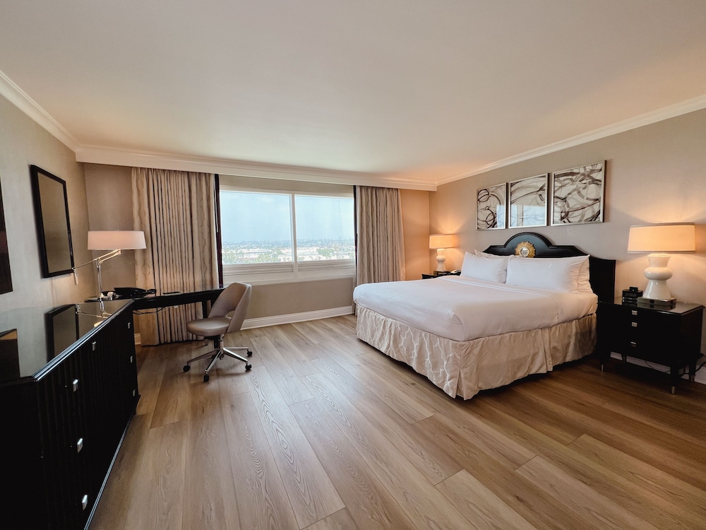 The Commerce Casino & Hotel — Hotel rooms in Los Angeles, California