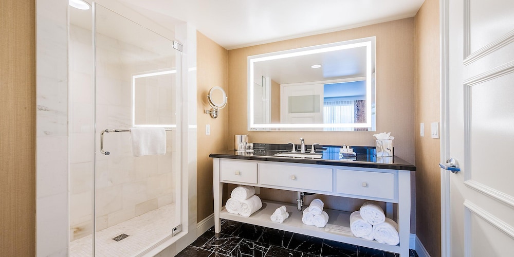The Commerce Casino & Hotel — Hotel rooms in Los Angeles, California