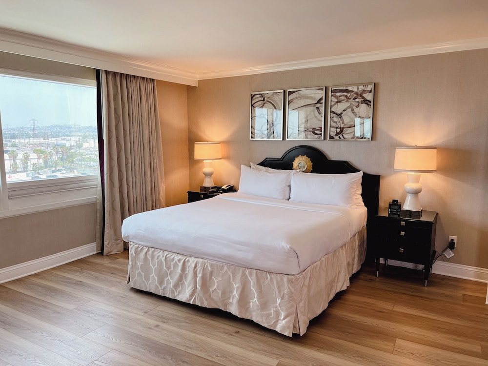 The Commerce Casino & Hotel — Hotel rooms in Los Angeles, California