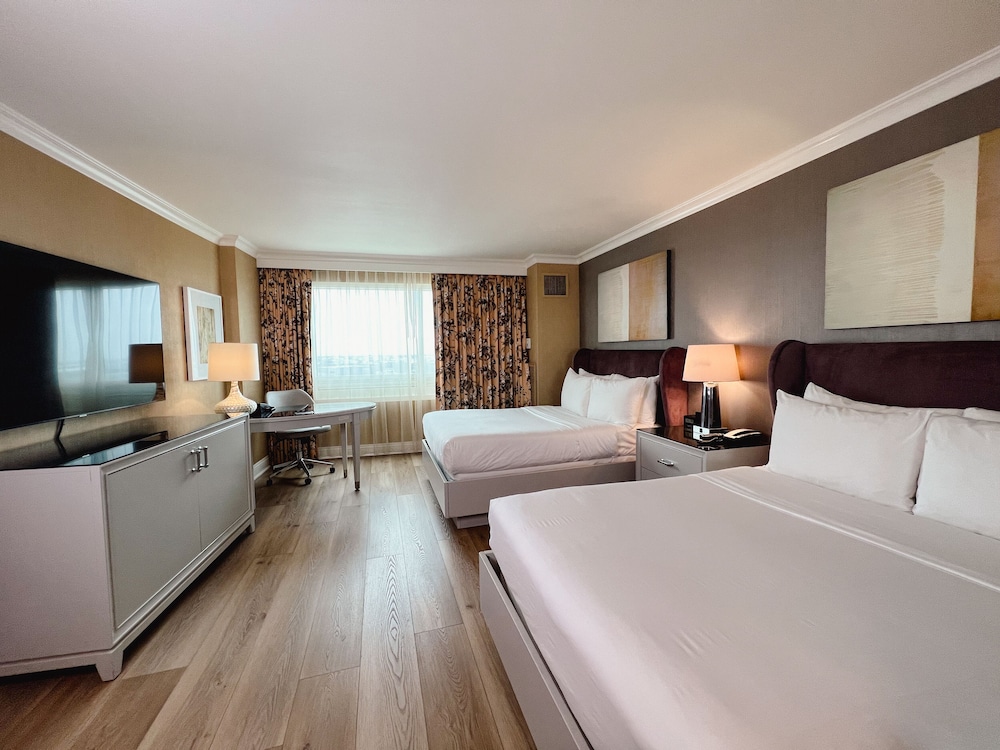 The Commerce Casino & Hotel — Hotel rooms in Los Angeles, California