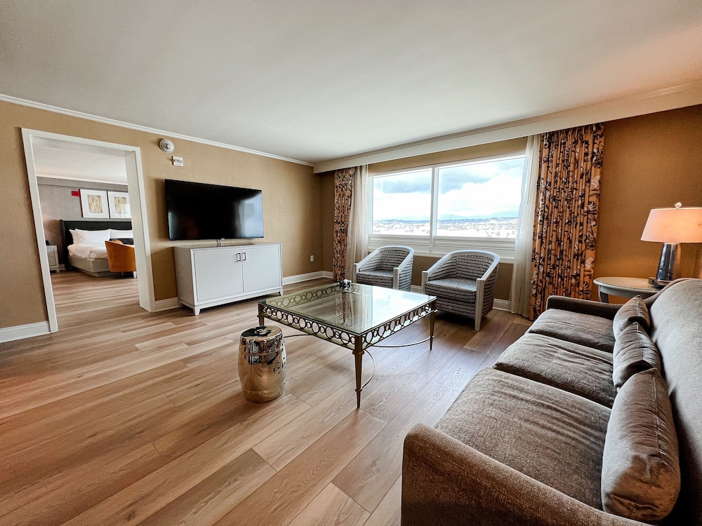 The Commerce Casino & Hotel — Hotel rooms in Los Angeles, California