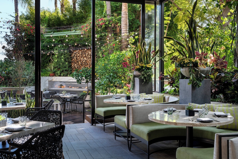 Four Seasons Los Angeles at Beverly Hills — Restaurant & bars in Los Angeles, California