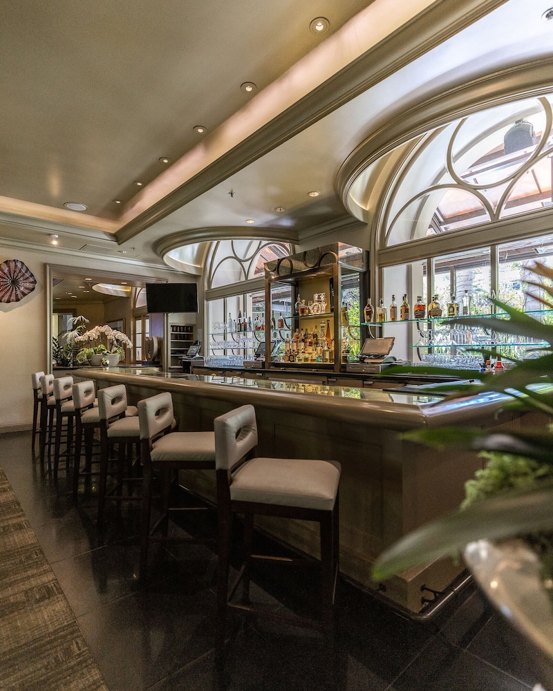 Four Seasons Los Angeles at Beverly Hills — Restaurant & bars in Los Angeles, California