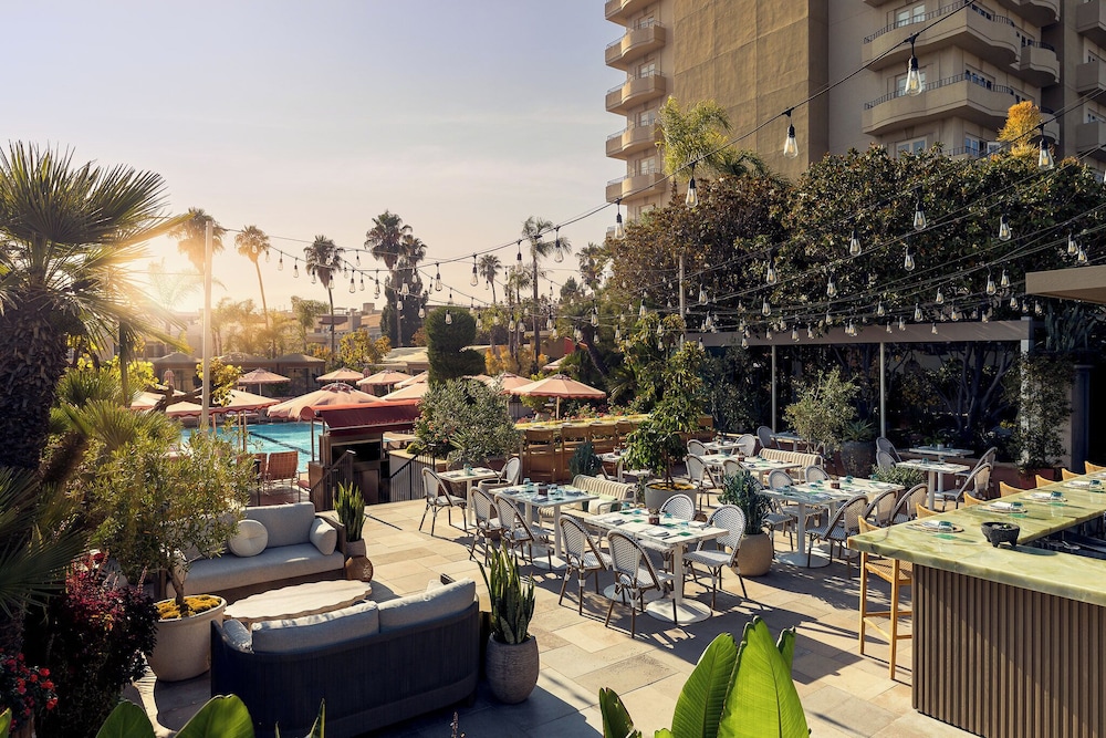 Four Seasons Los Angeles at Beverly Hills — Restaurant & bars in Los Angeles, California