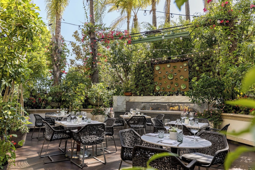Four Seasons Los Angeles at Beverly Hills — Restaurant & bars in Los Angeles, California