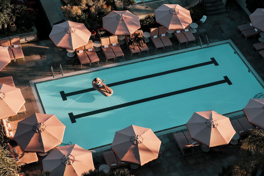 Four Seasons Los Angeles at Beverly Hills — Swimming pool in Los Angeles, California