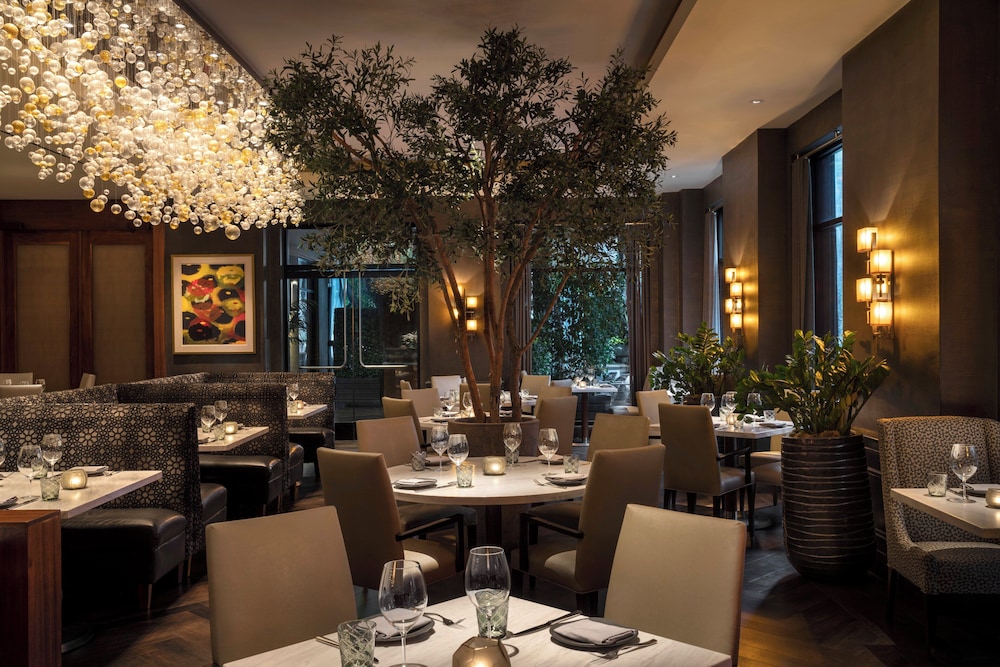 Four Seasons Los Angeles at Beverly Hills — Restaurant & bars in Los Angeles, California