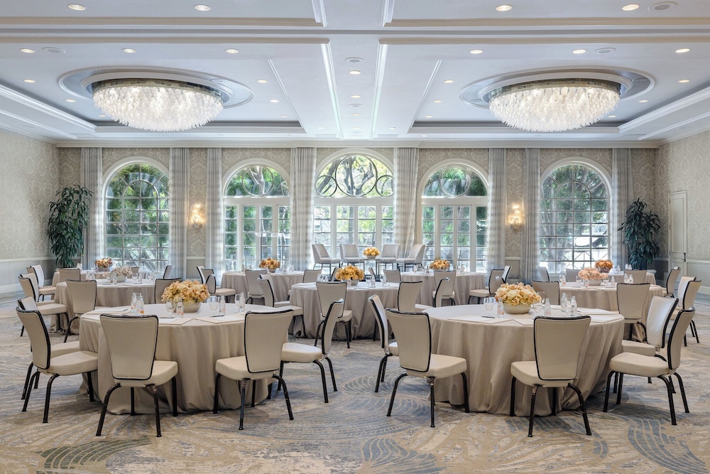 Four Seasons Los Angeles at Beverly Hills — Restaurant & bars in Los Angeles, California