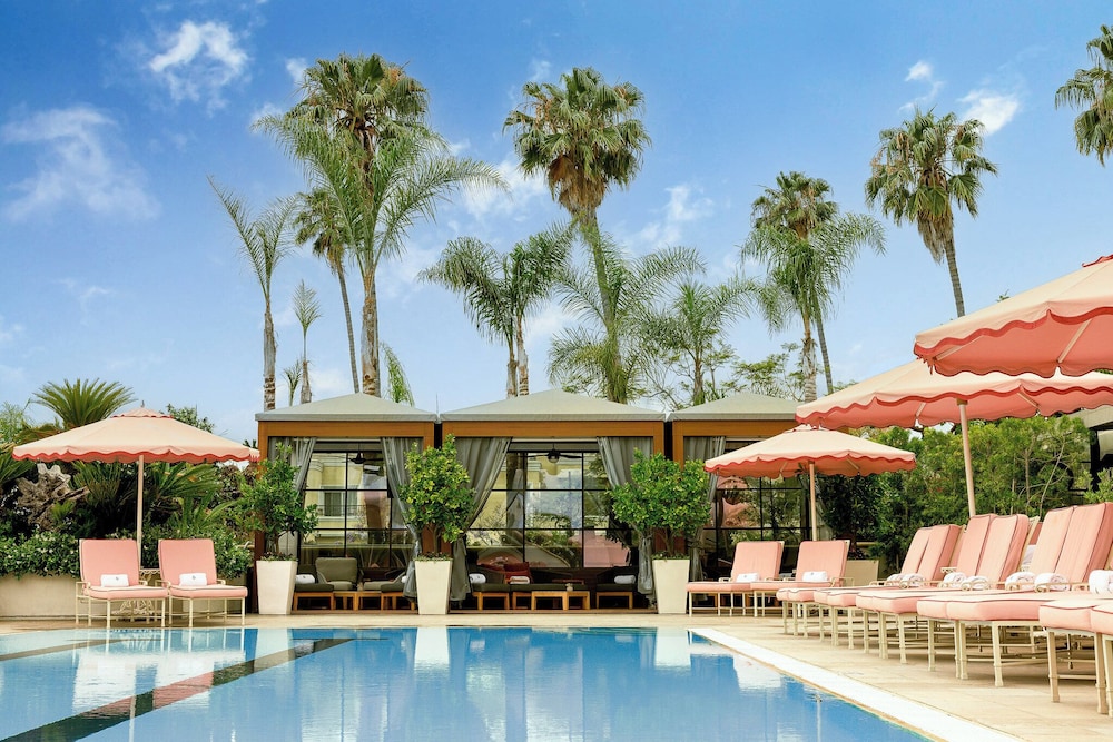 Four Seasons Los Angeles at Beverly Hills — Swimming pool in Los Angeles, California