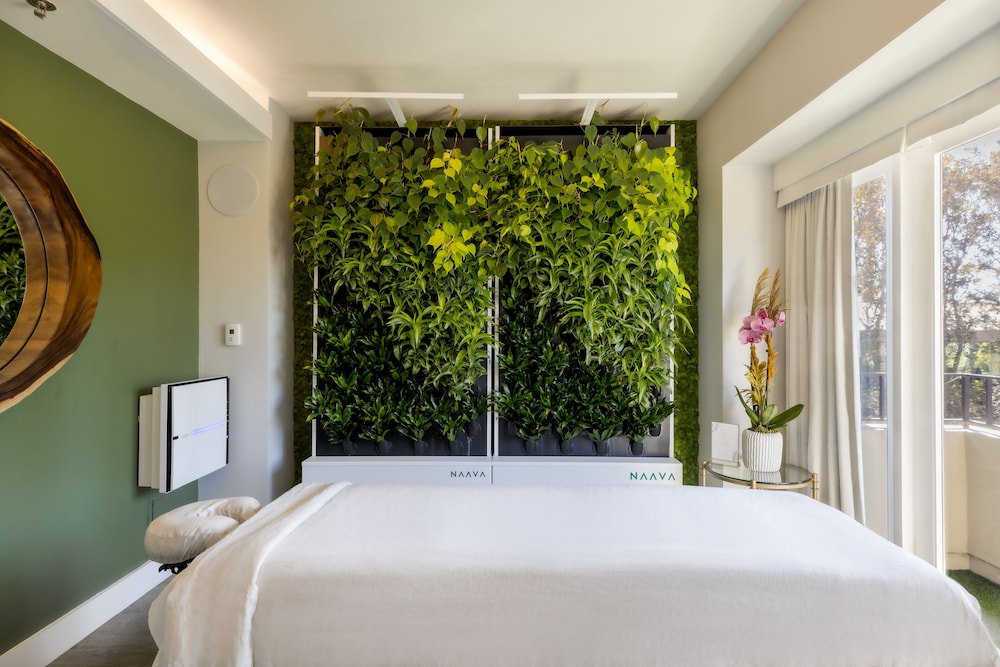 Four Seasons Los Angeles at Beverly Hills — Hotel rooms in Los Angeles, California