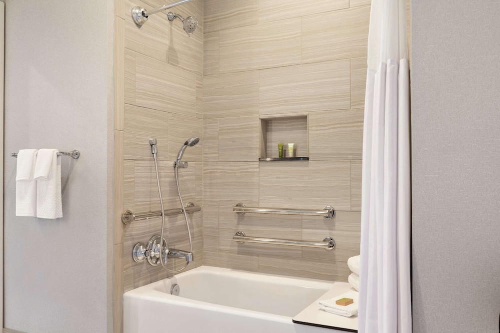 Hilton Checkers Los Angeles — Hotel rooms in Los Angeles, California