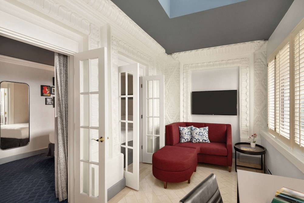 Hilton Checkers Los Angeles — Hotel rooms in Los Angeles, California