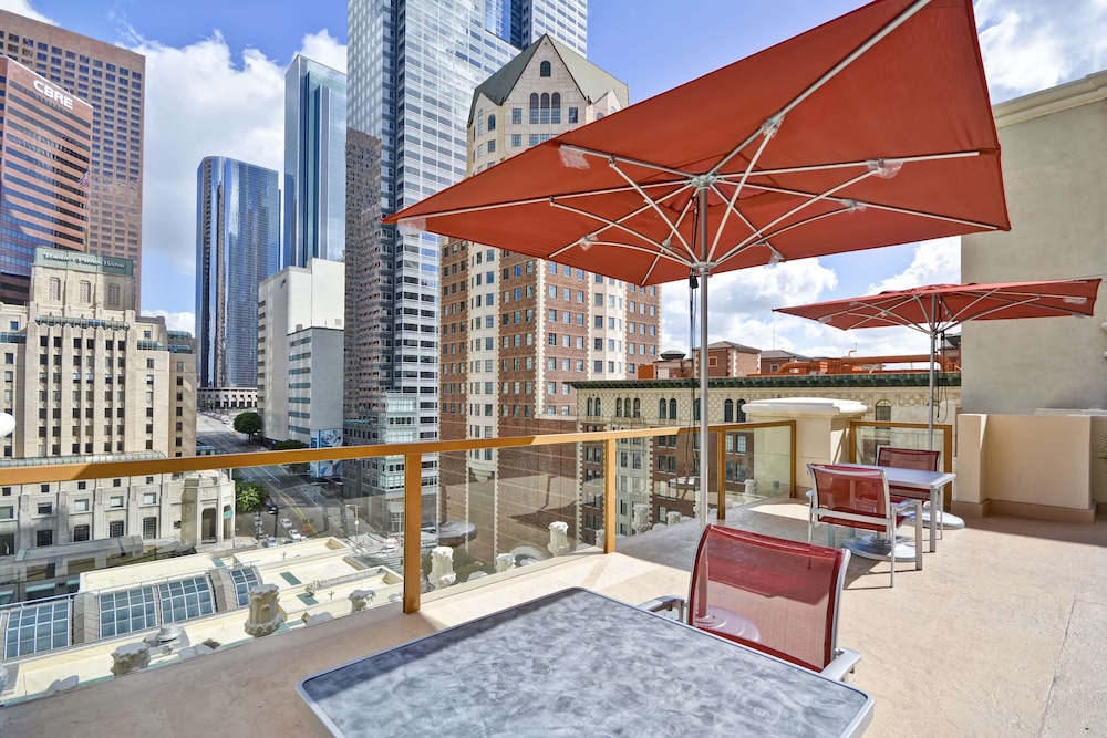 Hilton Checkers Los Angeles — Attractions in the area in Los Angeles, California