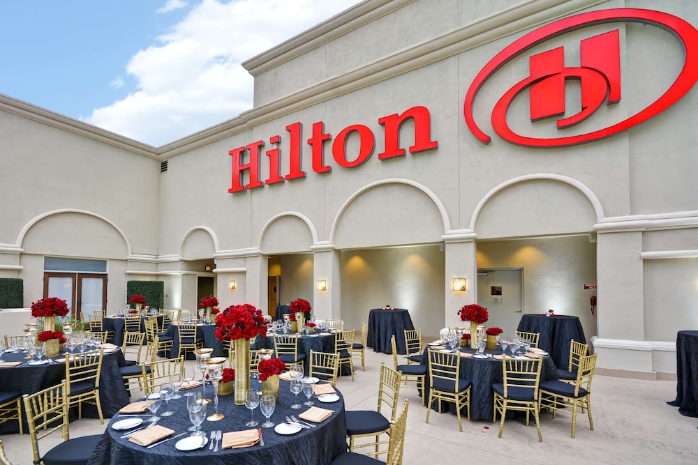 Hilton Checkers Los Angeles — Hotel building in Los Angeles, California