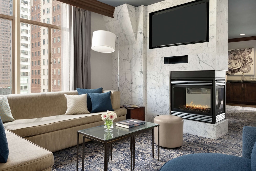 Hilton Checkers Los Angeles — Hotel rooms in Los Angeles, California