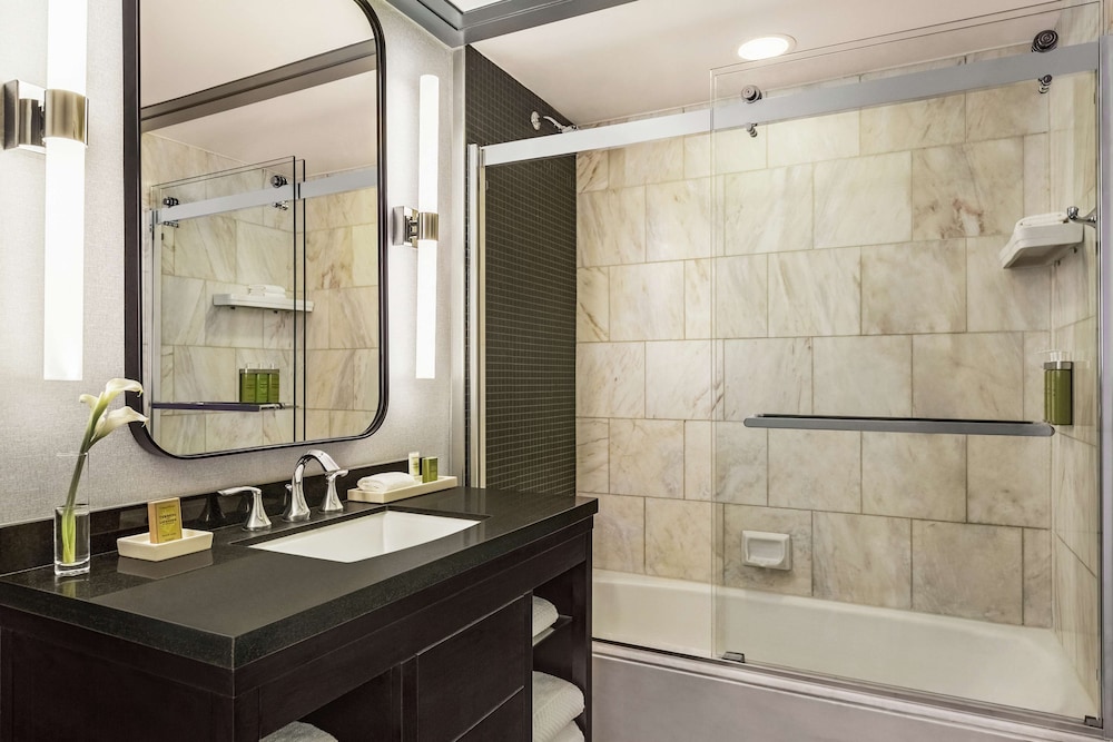 Hilton Checkers Los Angeles — Hotel rooms in Los Angeles, California