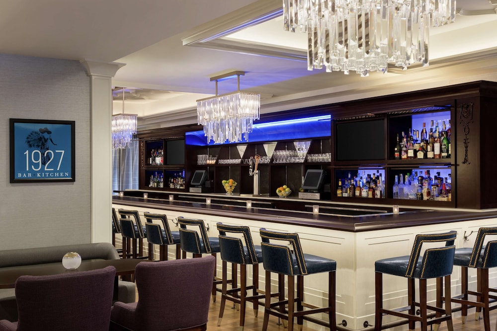 Hilton Checkers Los Angeles — Restaurant & bars in Los Angeles, California