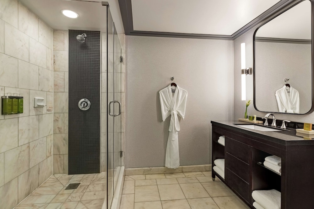 Hilton Checkers Los Angeles — Hotel rooms in Los Angeles, California