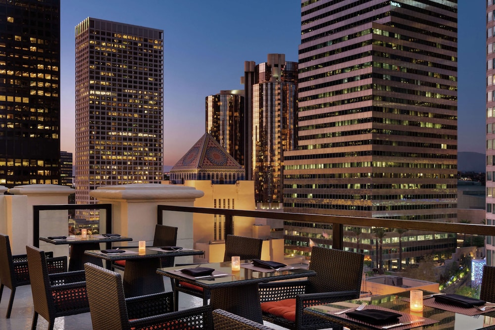Hilton Checkers Los Angeles — Restaurant & bars in Los Angeles, California