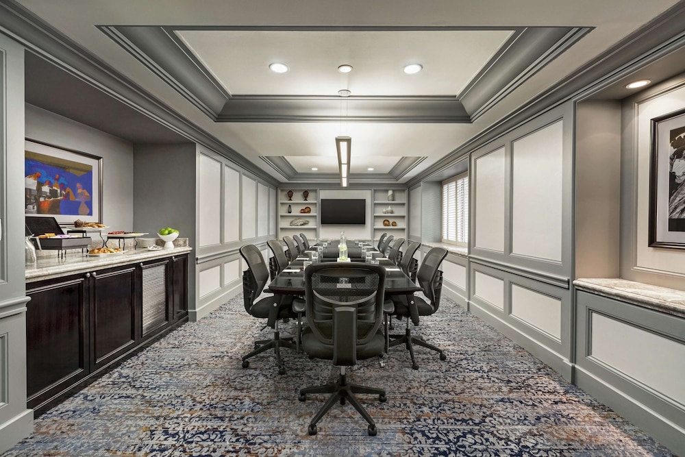 Hilton Checkers Los Angeles — Hotel rooms in Los Angeles, California