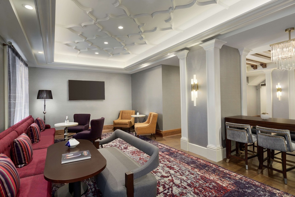 Hilton Checkers Los Angeles — Hotel rooms in Los Angeles, California