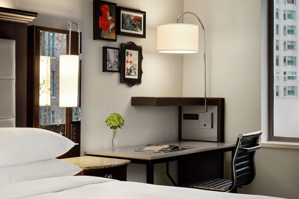 Hilton Checkers Los Angeles — Hotel rooms in Los Angeles, California