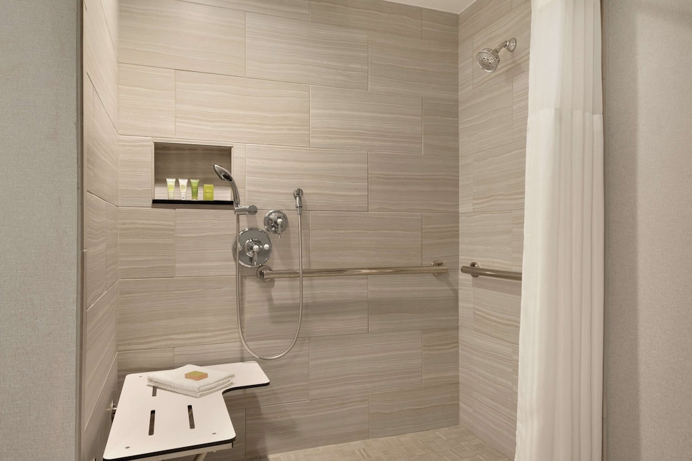 Hilton Checkers Los Angeles — Hotel rooms in Los Angeles, California