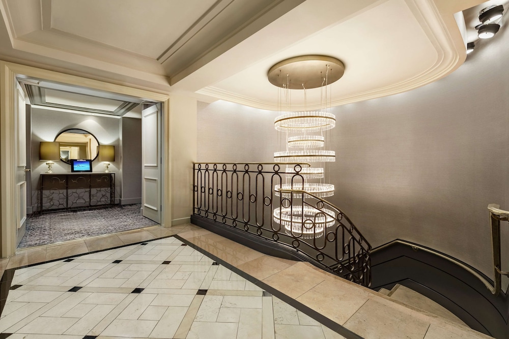 Hilton Checkers Los Angeles — Hotel building in Los Angeles, California