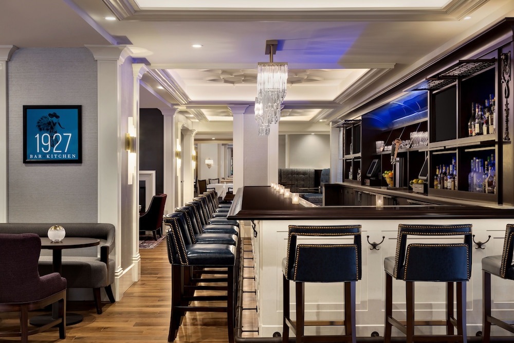 Hilton Checkers Los Angeles — Restaurant & bars in Los Angeles, California