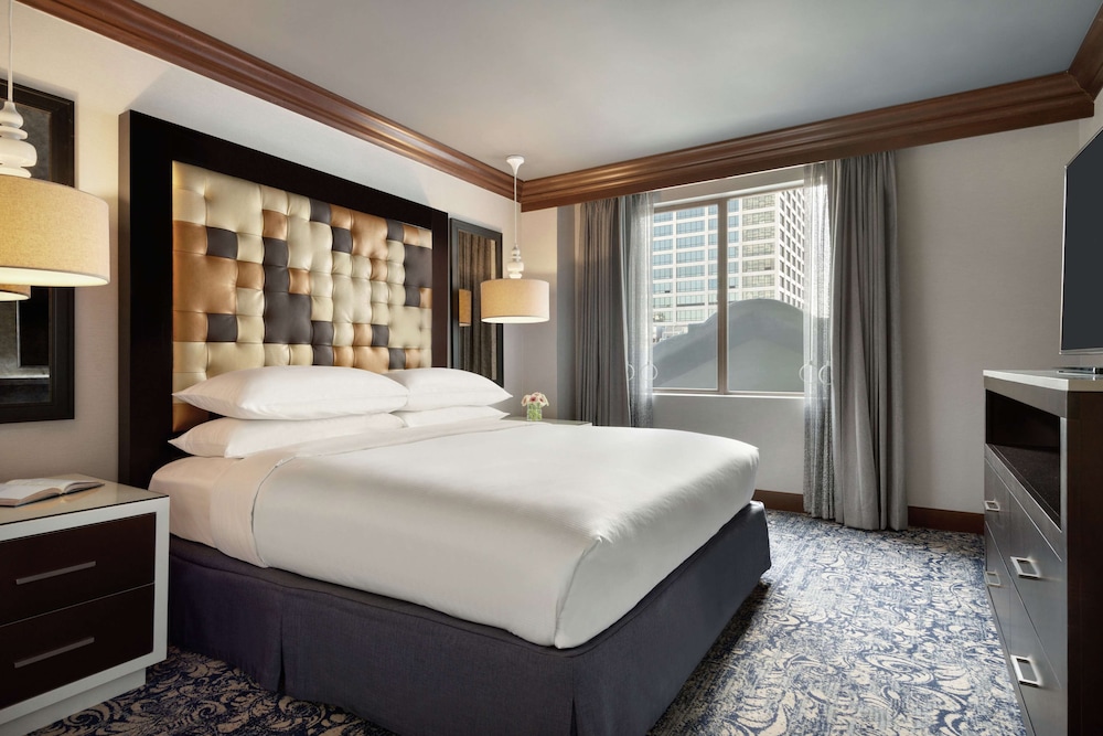 Hilton Checkers Los Angeles — Hotel rooms in Los Angeles, California
