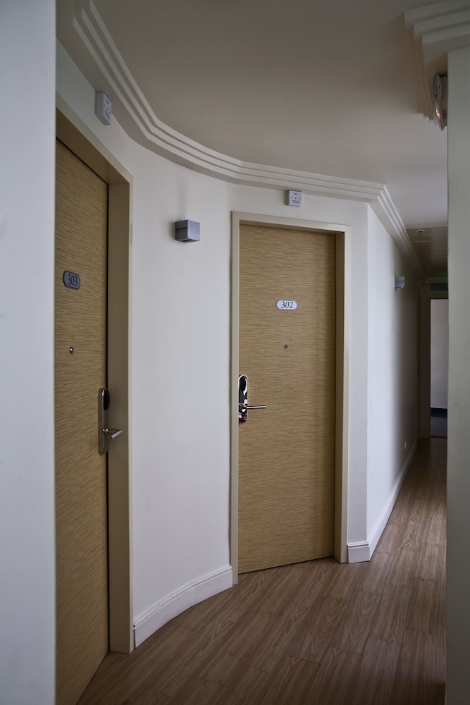 Chic Hotel — Hotel building in Athens, Attica