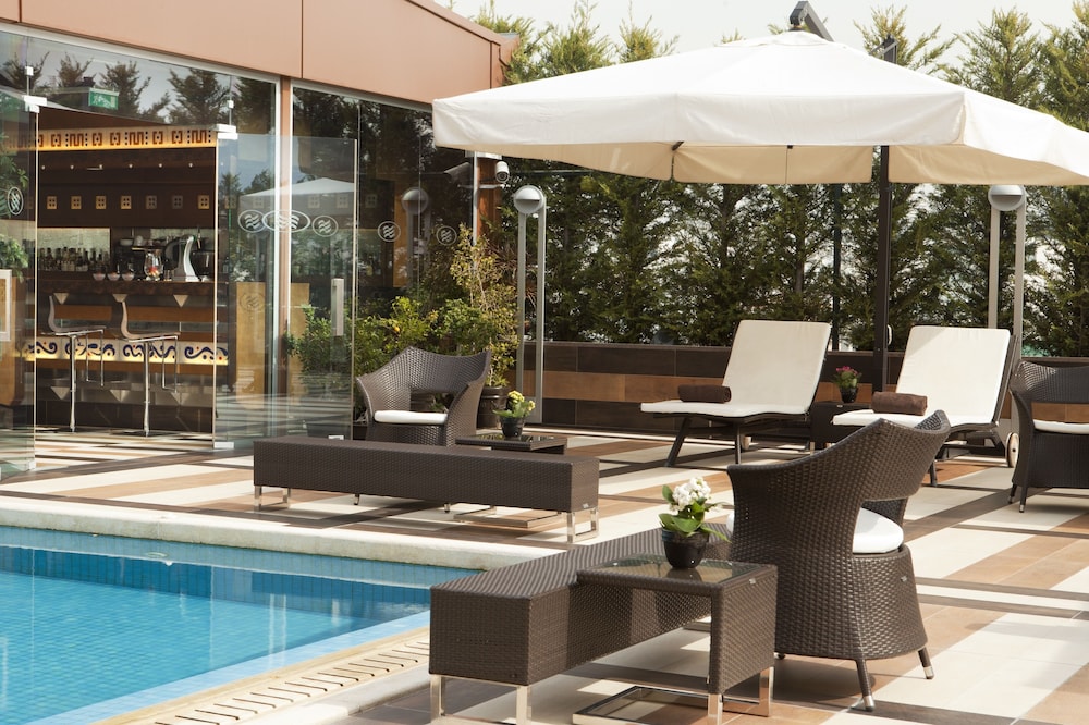 Crowne Plaza Athens City Centre by IHG — Swimming pool in Athens, Attica