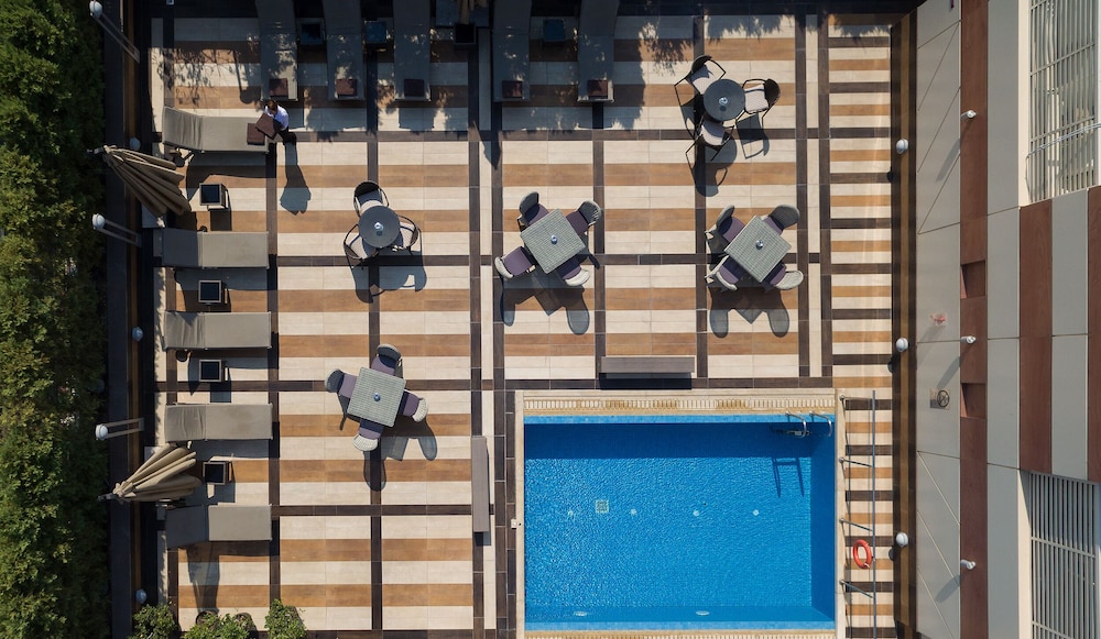 Crowne Plaza Athens City Centre by IHG — Swimming pool in Athens, Attica