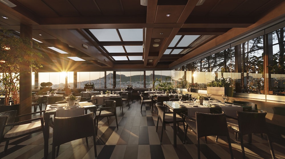 Crowne Plaza Athens City Centre by IHG — Restaurant & bars in Athens, Attica