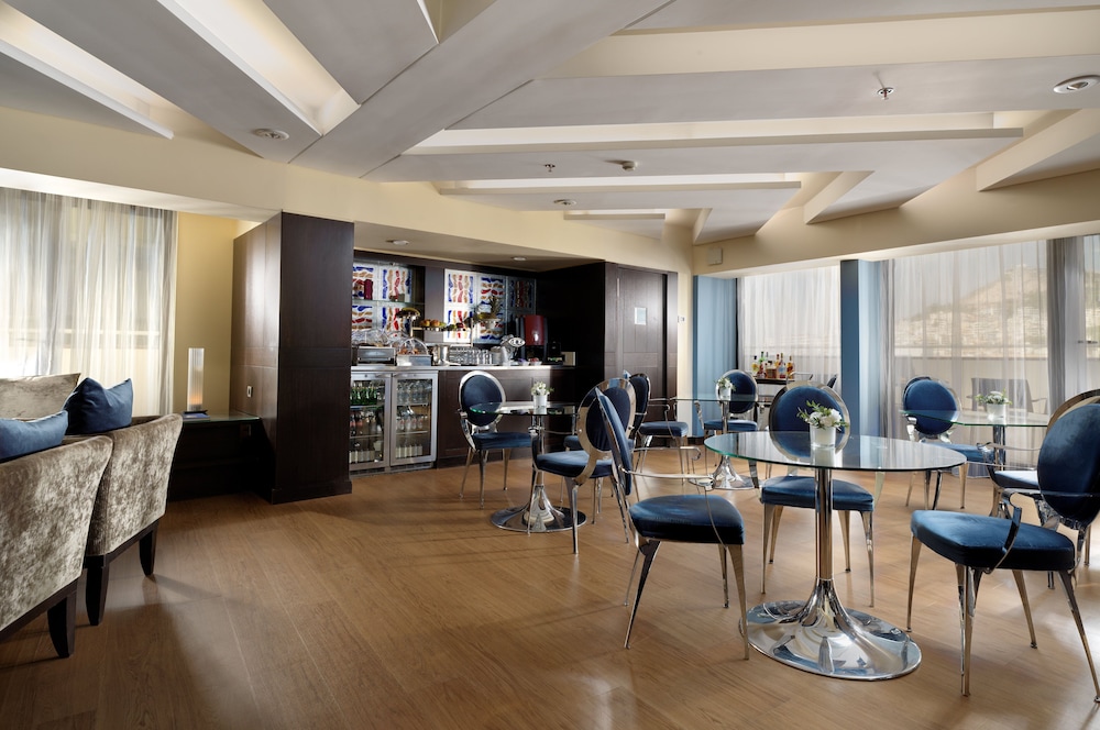 Crowne Plaza Athens City Centre by IHG — Restaurant & bars in Athens, Attica