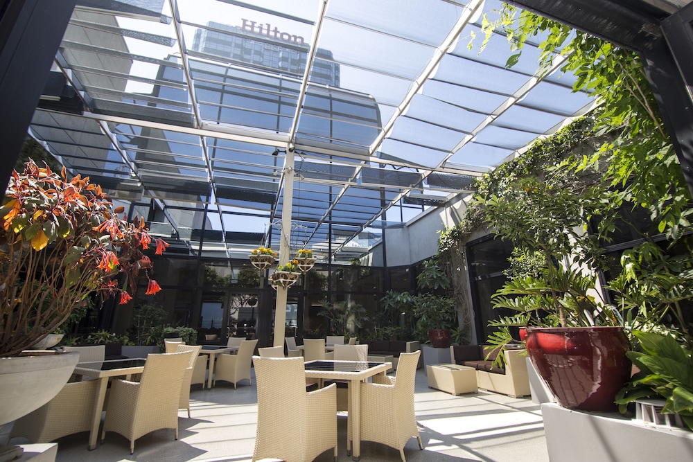 Hilton Los Angeles-Universal City — Restaurant & bars in Universal City, California