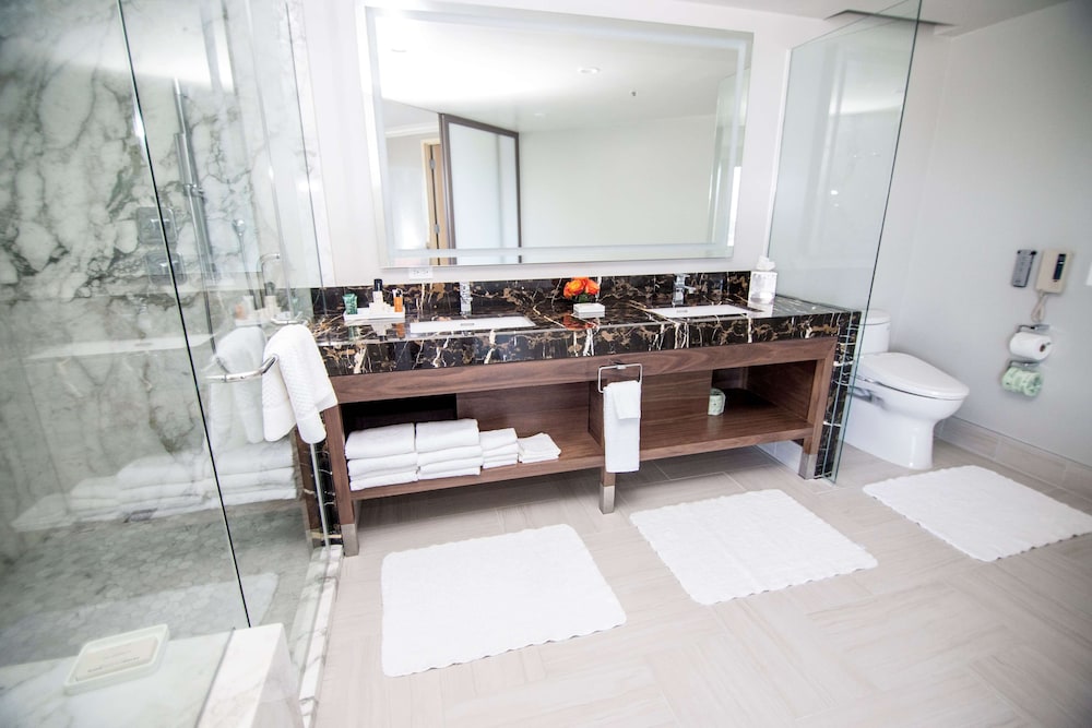 Hilton Los Angeles-Universal City — Hotel rooms in Universal City, California