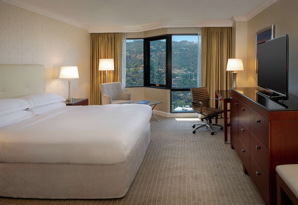 Hilton Los Angeles-Universal City — Hotel rooms in Universal City, California