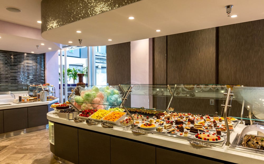 Hilton Los Angeles-Universal City — Restaurant & bars in Universal City, California