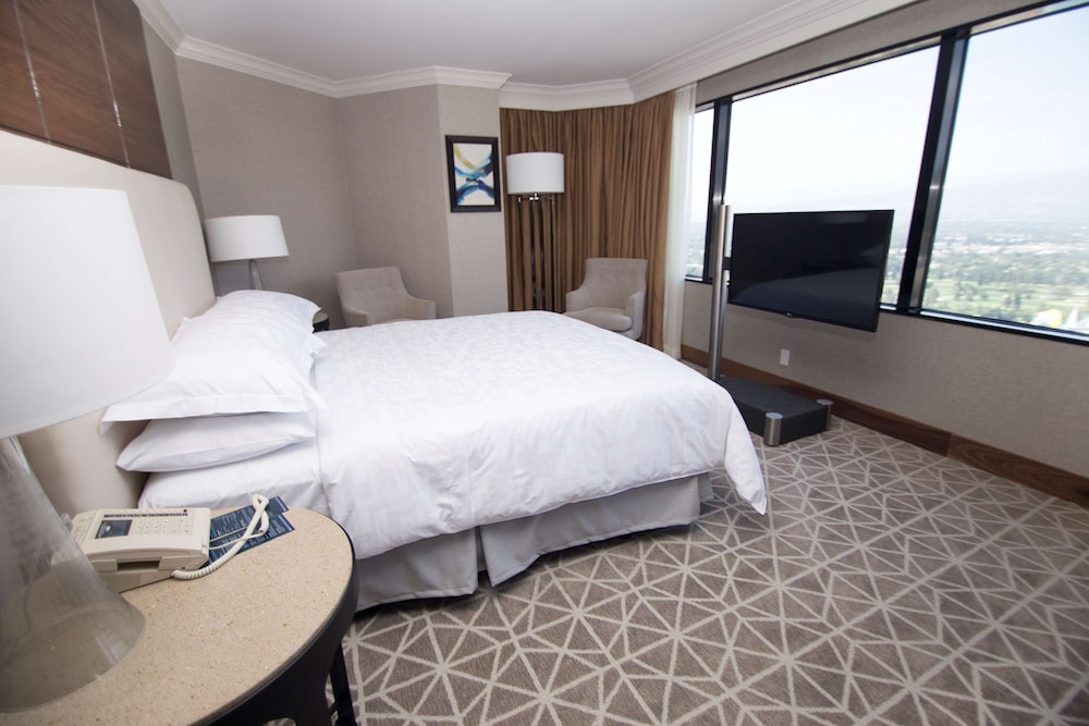 Hilton Los Angeles-Universal City — Hotel rooms in Universal City, California