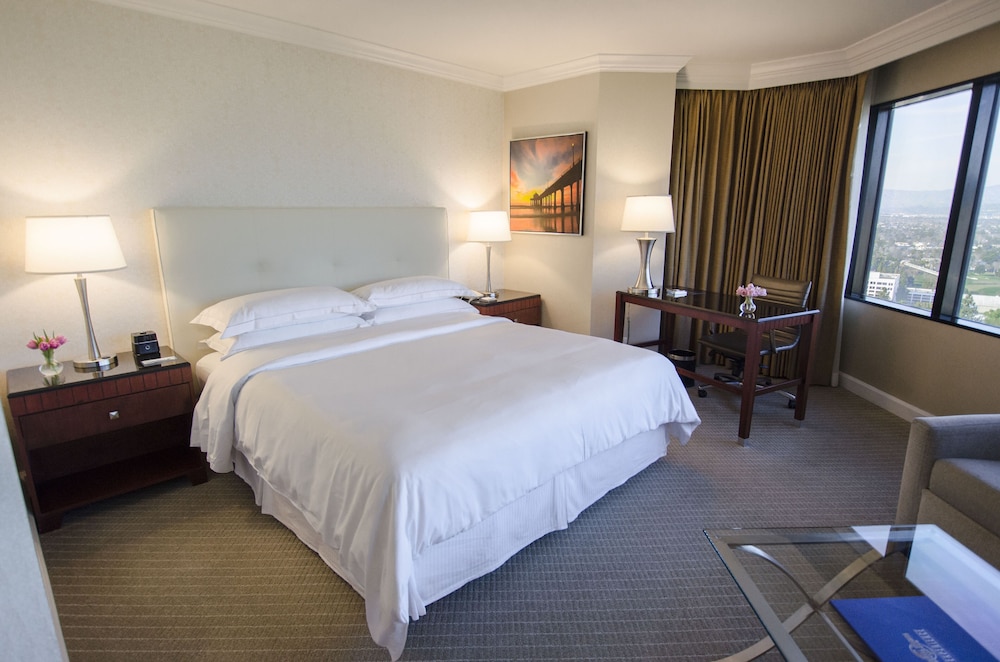 Hilton Los Angeles-Universal City — Hotel rooms in Universal City, California