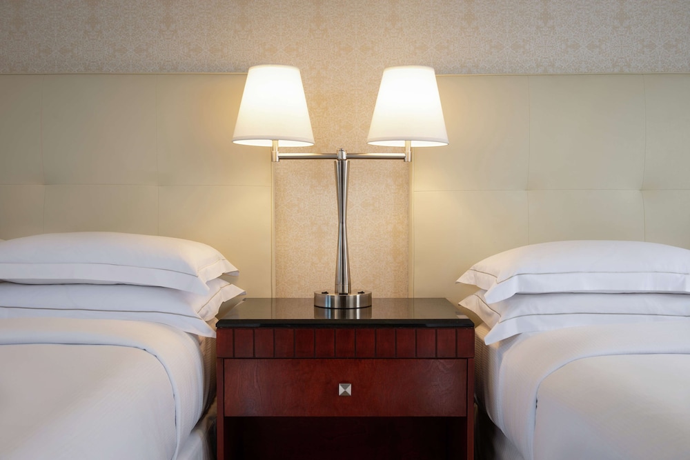 Hilton Los Angeles-Universal City — Hotel rooms in Universal City, California